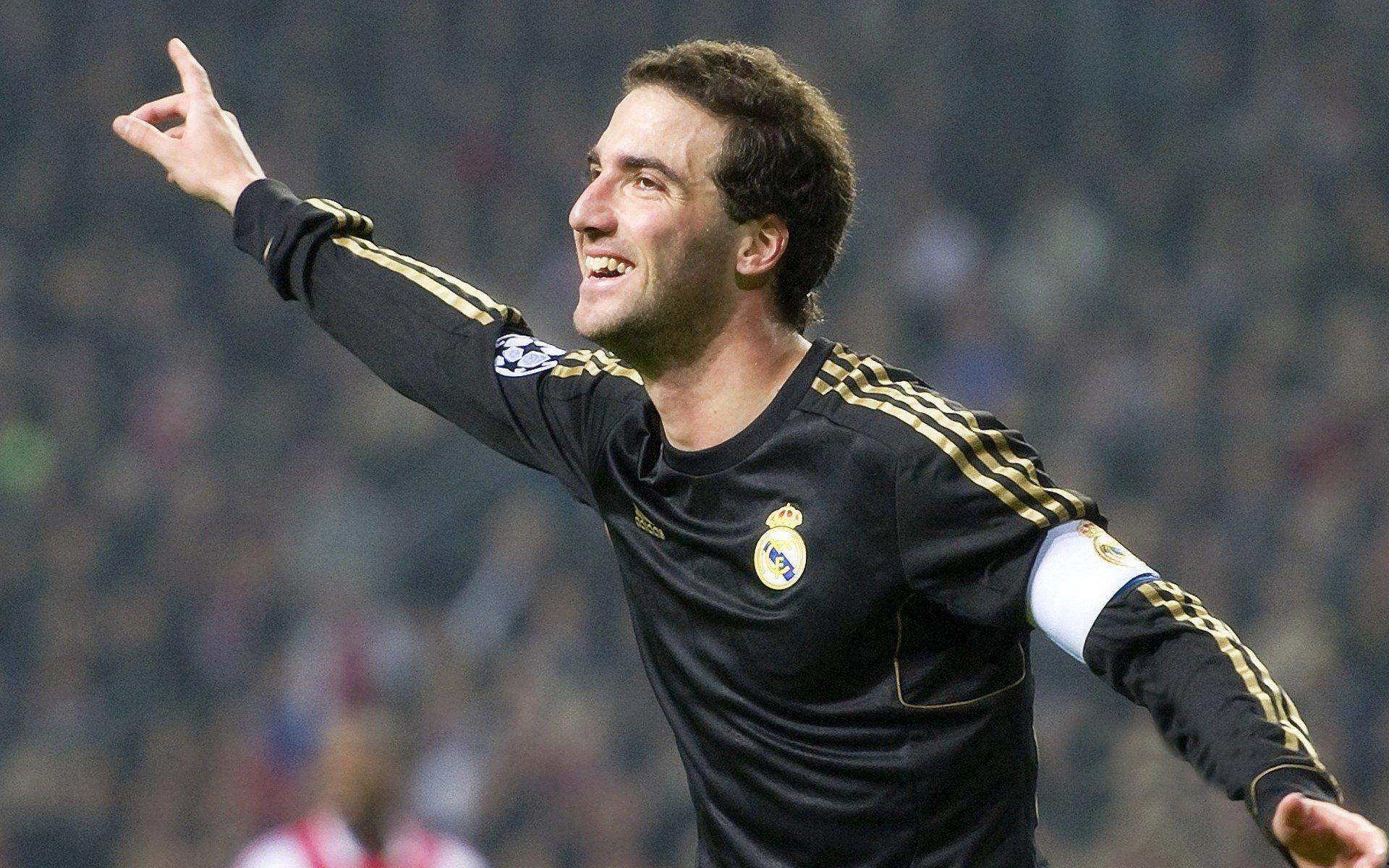 萨巴公开质疑俱乐部决策 直言不解队友拒学英语影响团队融合